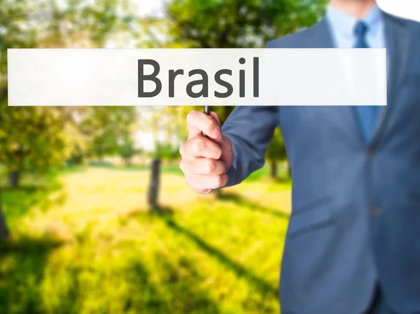 Brasilien - Geschäftsmann hält Schild in der Hand — Stockfoto