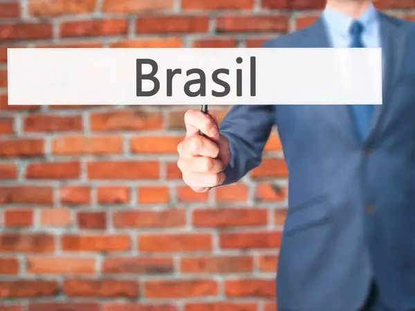 Brasilien - Geschäftsmann hält Schild in der Hand — Stockfoto