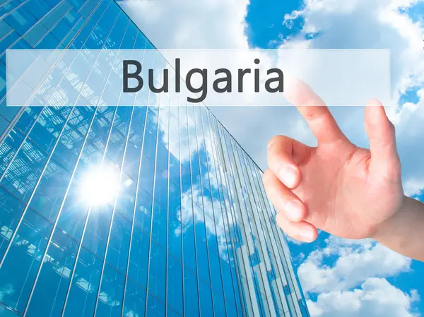 Bulgaristan - arka plan bulanık kavramı üzerinde bir düğmeye basarak el 