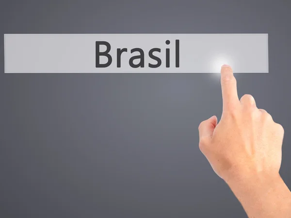 Brasil - χέρι πατώντας ένα κουμπί στην έννοια θολή φόντο — Φωτογραφία Αρχείου