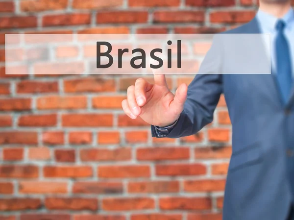 Brasilien - Geschäftsmann Hand-Touch-Taste auf virtuellem Bildschirm inter — Stockfoto