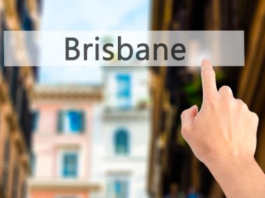 Brisbane - arka plan bulanık kavramı üzerinde bir düğmeye basarak el 
