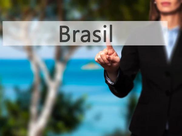 Brasil - Geschäftsfrau drückt moderne Tasten auf einem virtuellen scr — Stockfoto