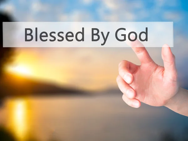 Välsignad av Gud-hand trycka på en knapp på suddig bakgrund Co — Stockfoto