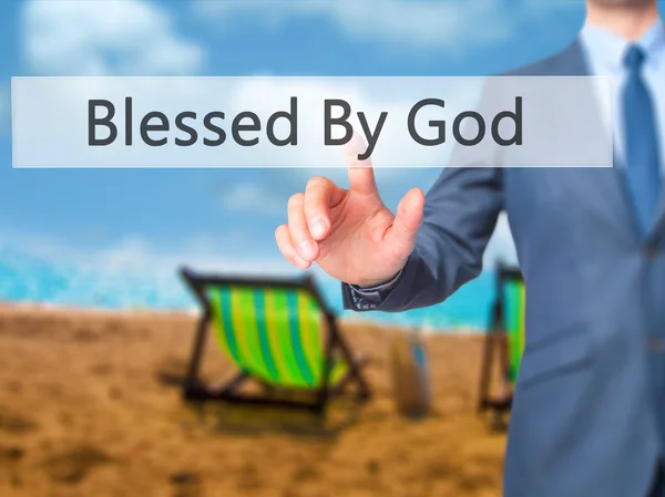 Von Gott gesegnet - Geschäftsmann Hand Touch-Taste auf virtuelle scr — Stockfoto