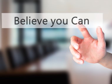 Sana Can - arka plan bulanık c üzerinde bir düğmeye basarak el inanıyorum