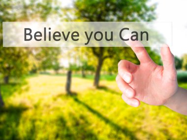 Sana Can - arka plan bulanık c üzerinde bir düğmeye basarak el inanıyorum