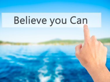 Sana Can - arka plan bulanık c üzerinde bir düğmeye basarak el inanıyorum