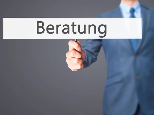 Beratung - Geschäftsmann hält Schild in der Hand — Stockfoto