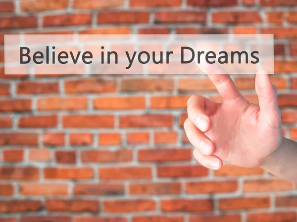 Croyez en vos rêves - Appuyez à la main sur un bouton sur le dos flou — Photo