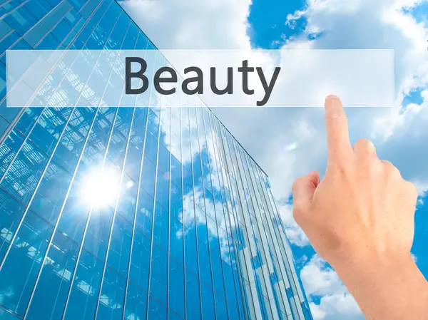 Szépség - kéz egy elmosódott háttér koncepció gomb lenyomásával — Stock Fotó