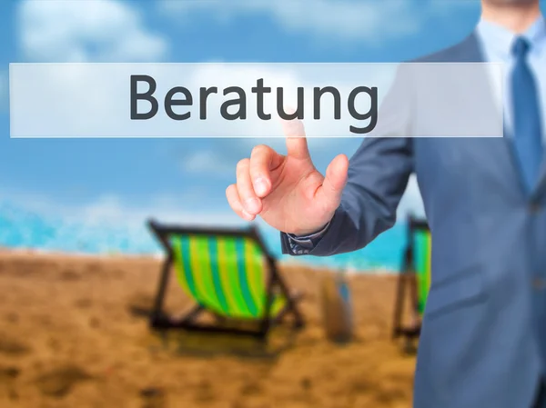 Beratung - Geschäftsmann drückt auf Knopf — Stockfoto