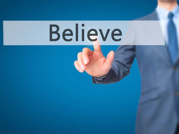 Believe - Empresario pulsador de mano en la pantalla táctil — Foto de Stock