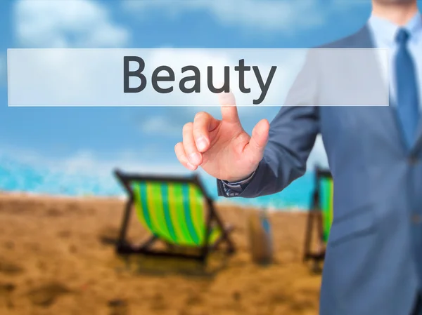 Skönhet-affärsman hand trycka på knappen på pekskärmen — Stockfoto