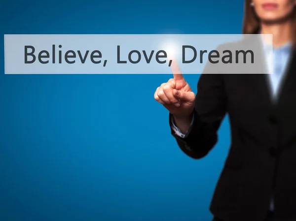 Believe, Love, Dream - успішна бізнес-леді, яка використовує — стокове фото