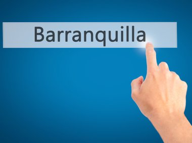 Barranquilla - arka plan bulanık konsantrasyon üzerinde bir düğmeye basarak el