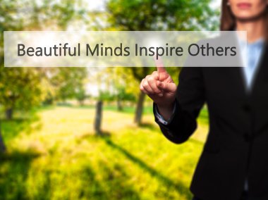 Beautiful Minds Inspire Others - Kadın sanal düğmeye dokunmadan.