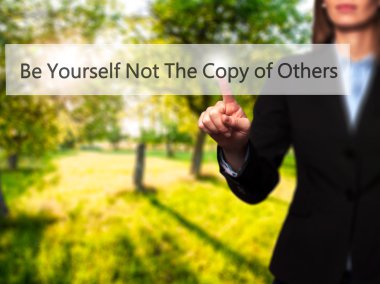 Be Yourself Değil Başkalarının Kopyası - Kadın sanal dokunmadan ama