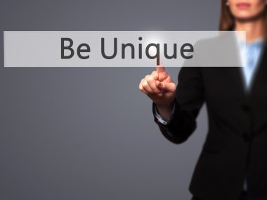 Benzersiz Olun - Kadın dokunmasanal düğme.