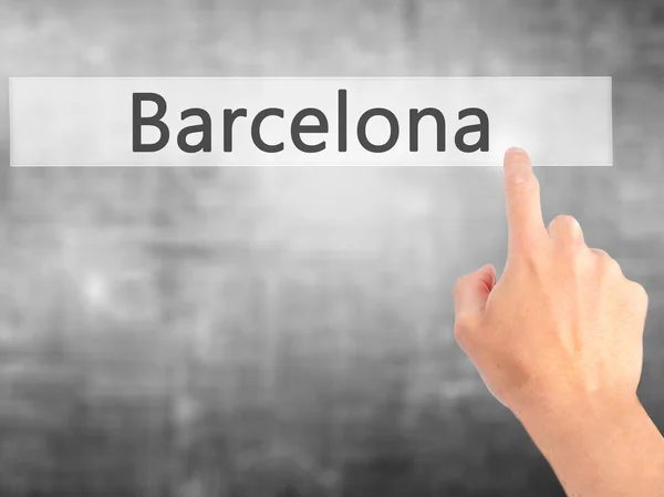 Barcelona - Mano pulsando un botón sobre el concepto de fondo borroso —  Fotos de Stock