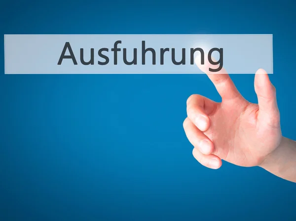 Ausfuhrung (uitvoering in Duits) - Hand indrukken van een knop op blu — Stockfoto