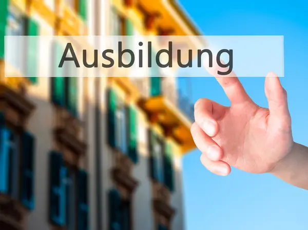 Ausbildung (utbildning på tyska) - Hand trycka på en knapp på blu — Stockfoto