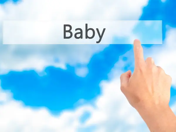 Bebé - Mano presionando un botón en el concepto de fondo borroso en v —  Fotos de Stock