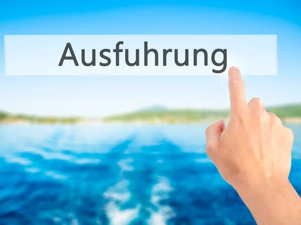 Ausfuhrung (Ejecución en alemán) - Mano presionando un botón en blu — Foto de Stock
