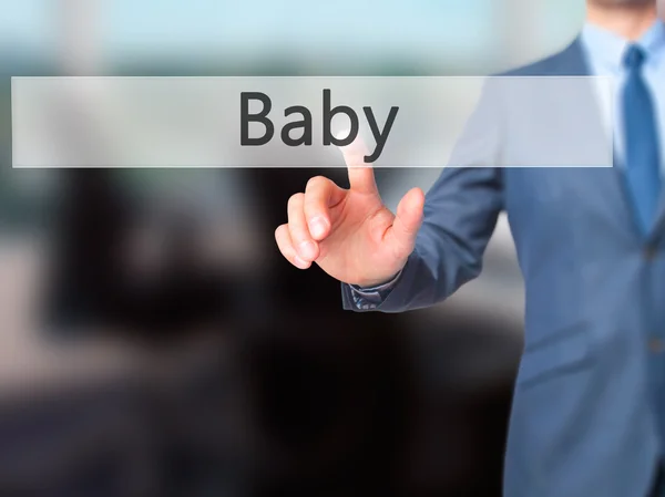 Bebé - Empresario pulsando el botón de mano en la pantalla táctil interfac —  Fotos de Stock