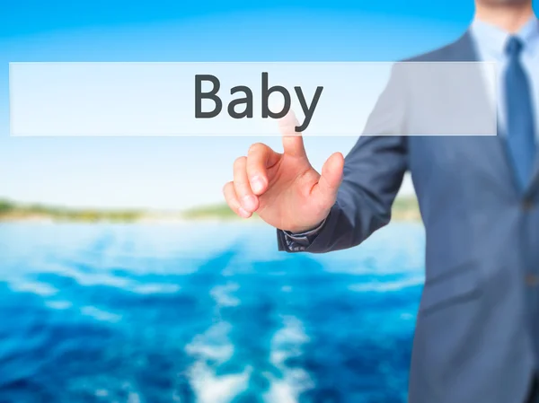 Baby - Бізнесмен натискає кнопку на сенсорному екрані інтерфейсу — стокове фото
