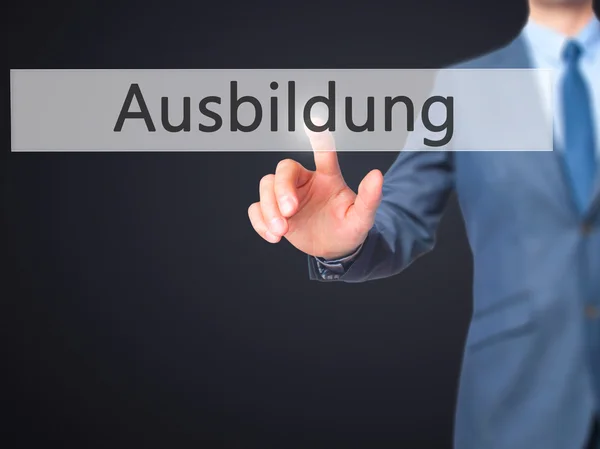 Ausbildung (onderwijs in het Duits) - zakenman hand te drukken maar — Stockfoto