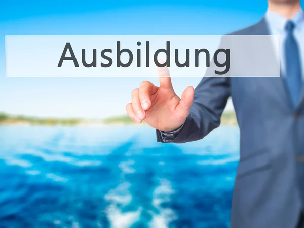 Ausbildung (Istruzione in tedesco) - Imprenditore mano premendo ma — Foto Stock