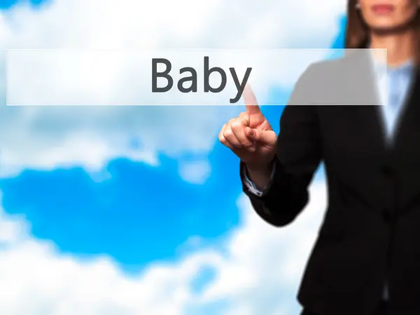 Bebé - Empresaria pulsando el botón de mano en la pantalla táctil interf —  Fotos de Stock