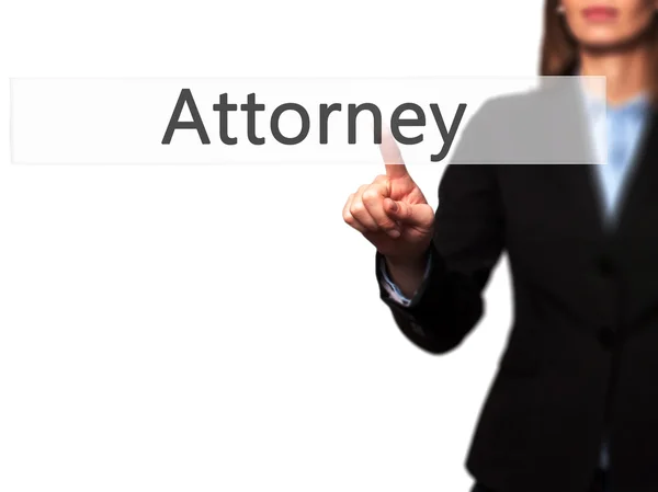 Attorney-affärskvinna hand trycka på knappen på pekskärmen i — Stockfoto