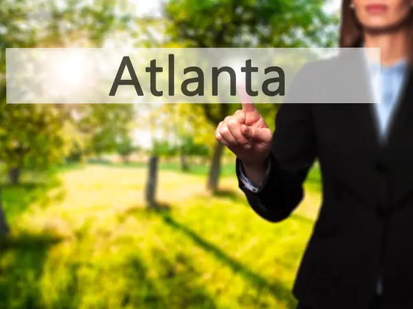 Atlanta - Businesswoman нажатие кнопки на сенсорном экране int — стоковое фото