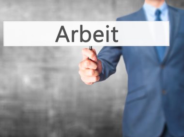 Arbeit (Almanca çalışma) - işaret gösteren iş adamı