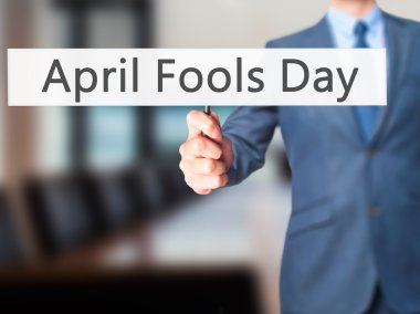Nisan Fools Day - işaret gösteren iş adamı