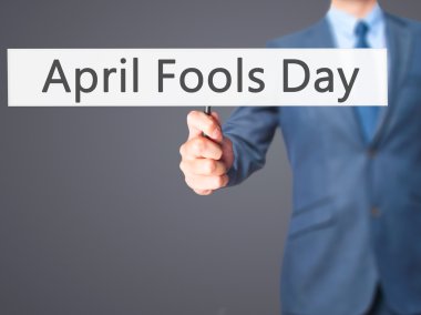 Nisan Fools Day - işaret gösteren iş adamı