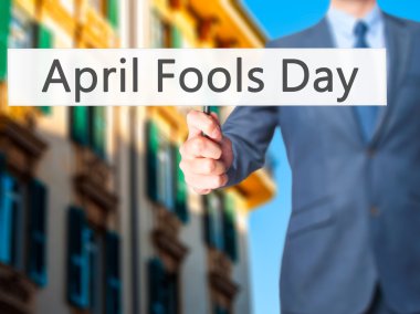 Nisan Fools Day - işaret gösteren iş adamı