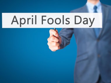 Nisan Fools Day - işaret gösteren iş adamı