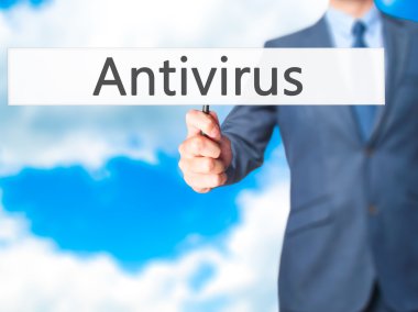 Antivirus - işaret gösteren iş adamı