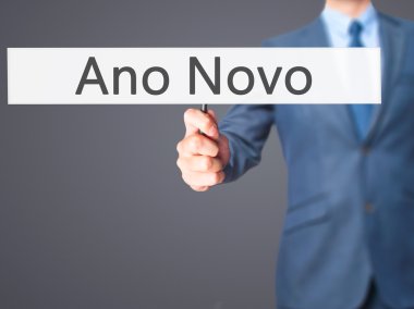 Ano Novo (yeni yıl) - işaret gösteren iş adamı