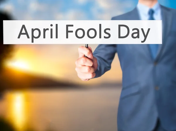 April Fools Day - Business man teken tonen — Stockfoto