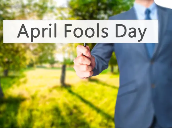 April Fools Day - Business man teken tonen — Stockfoto