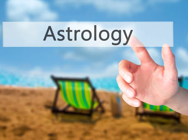 Astrologie - Hand indrukken van een knop op onscherpe achtergrond concept — Stockfoto