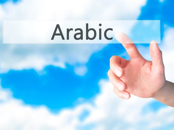 Arab - kéz egy elmosódott háttér koncepció gomb lenyomásával — Stock Fotó