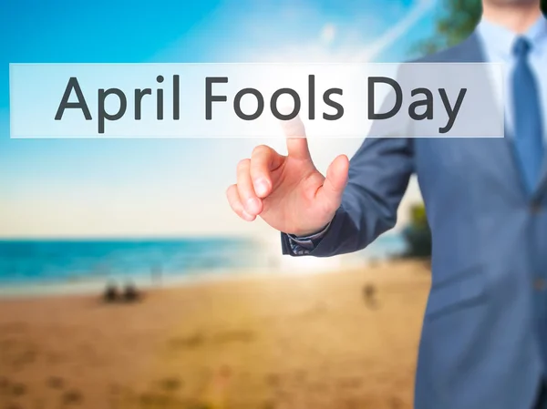 April Fools Day-zakenman pers op digitale scherm. — Stockfoto