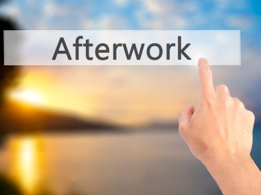 AfterWork - arka plan bulanık kavramı üzerinde bir düğmeye basarak el