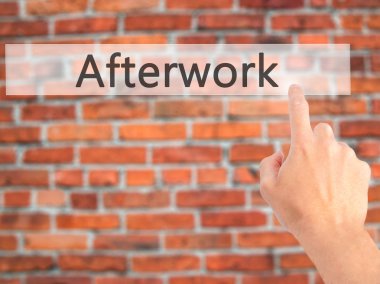 AfterWork - arka plan bulanık kavramı üzerinde bir düğmeye basarak el