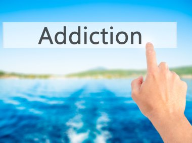 Bağımlılığı - arka plan bulanık kavramı üzerinde bir düğmeye basarak el